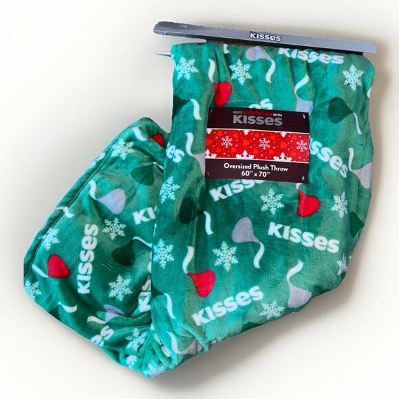 Hershey's Kisses Christmas Red Green Snowflake Oversized Plush Throw 60x70 New - Picture 1 of 3